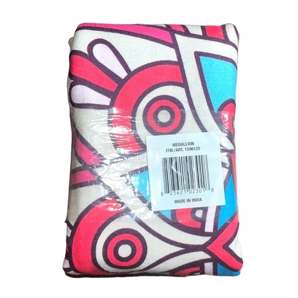 Whitley Willows Microfiber Printed Beach Towel - Medallion - Picture 3 of 5